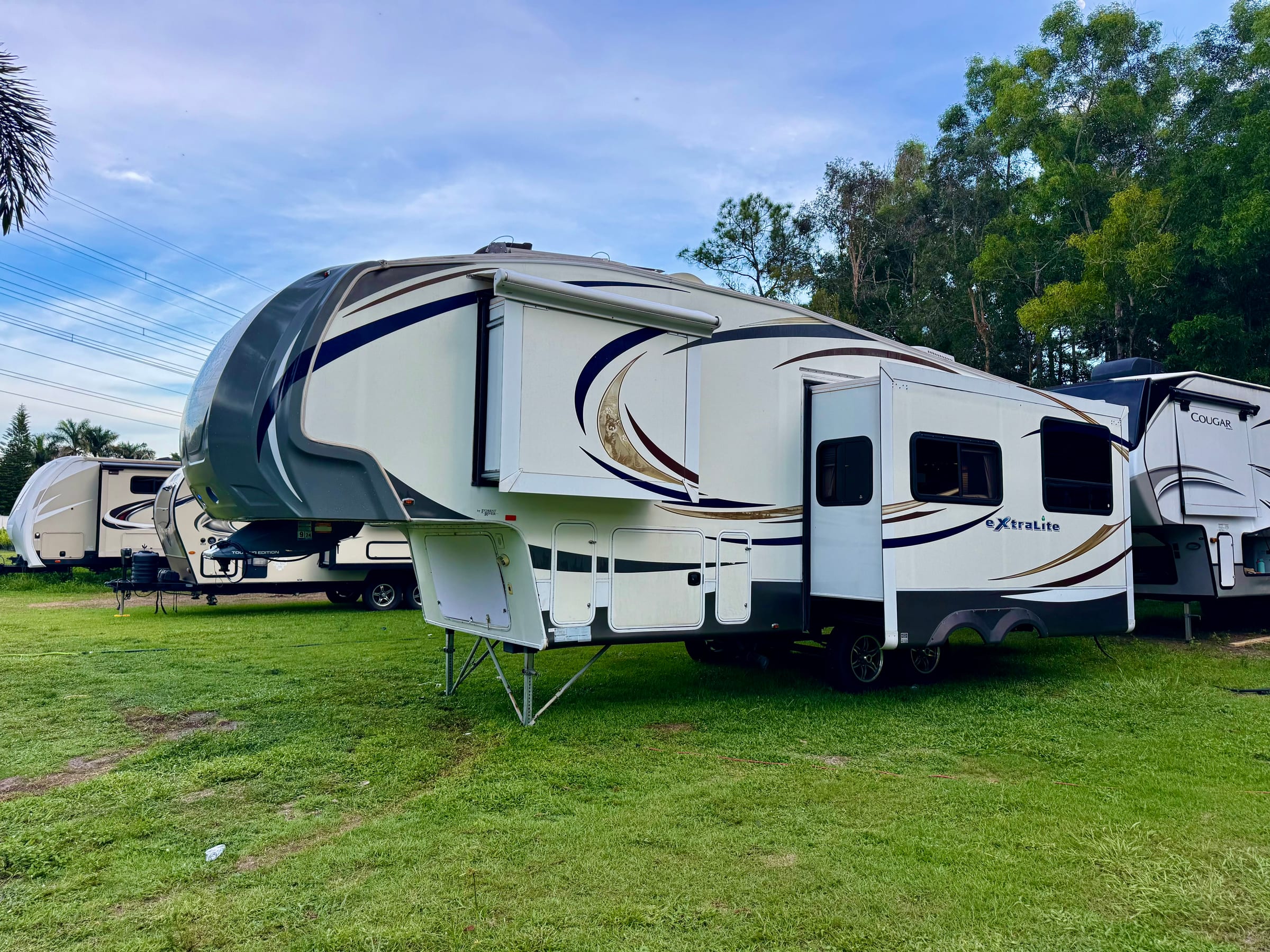🚨 2013 Wildcat Extra Lite – 32 FEET 🚨 — 2