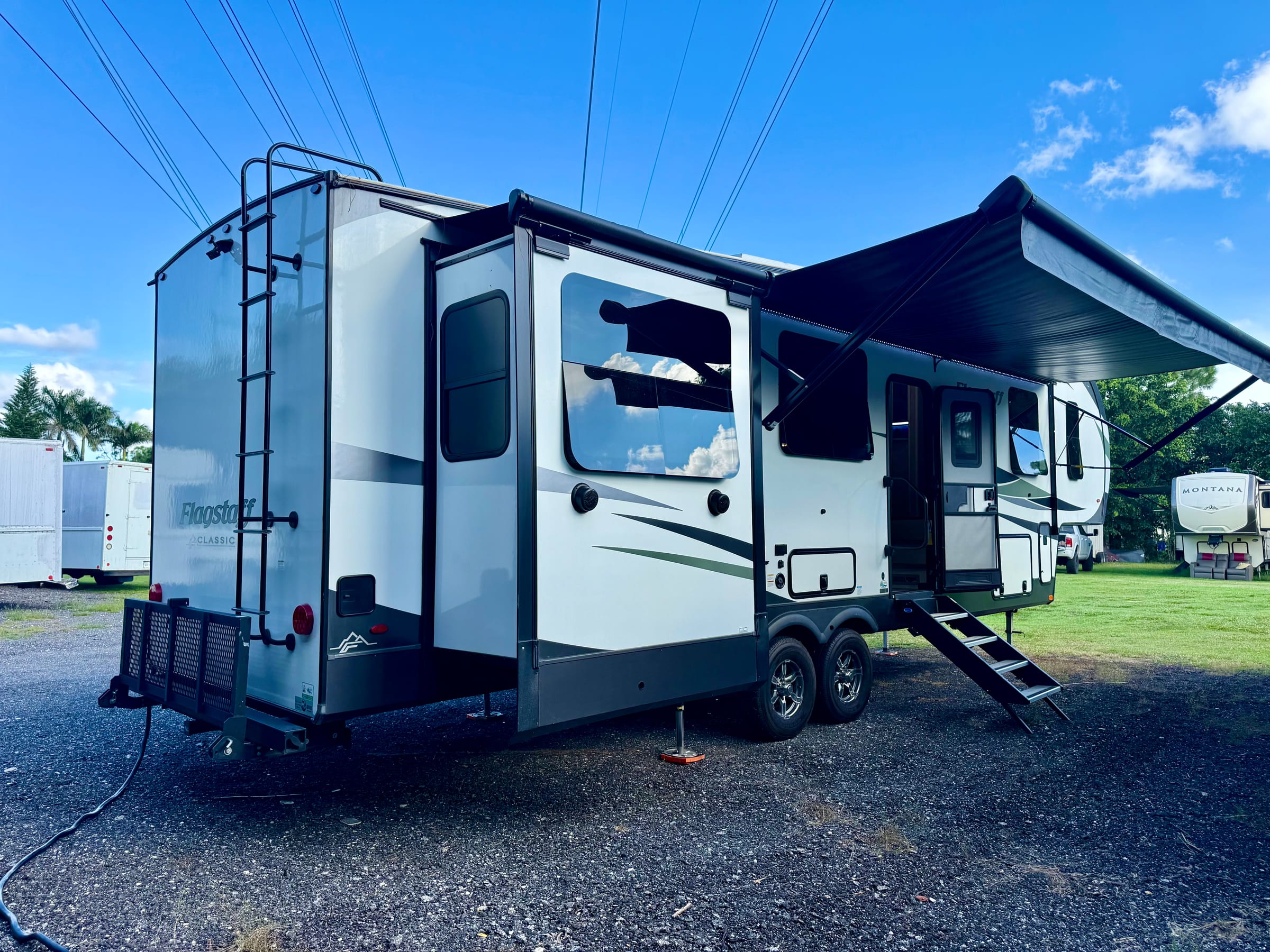 🔥2023 Forest River Flagtaff— $18500 🔥 — 3