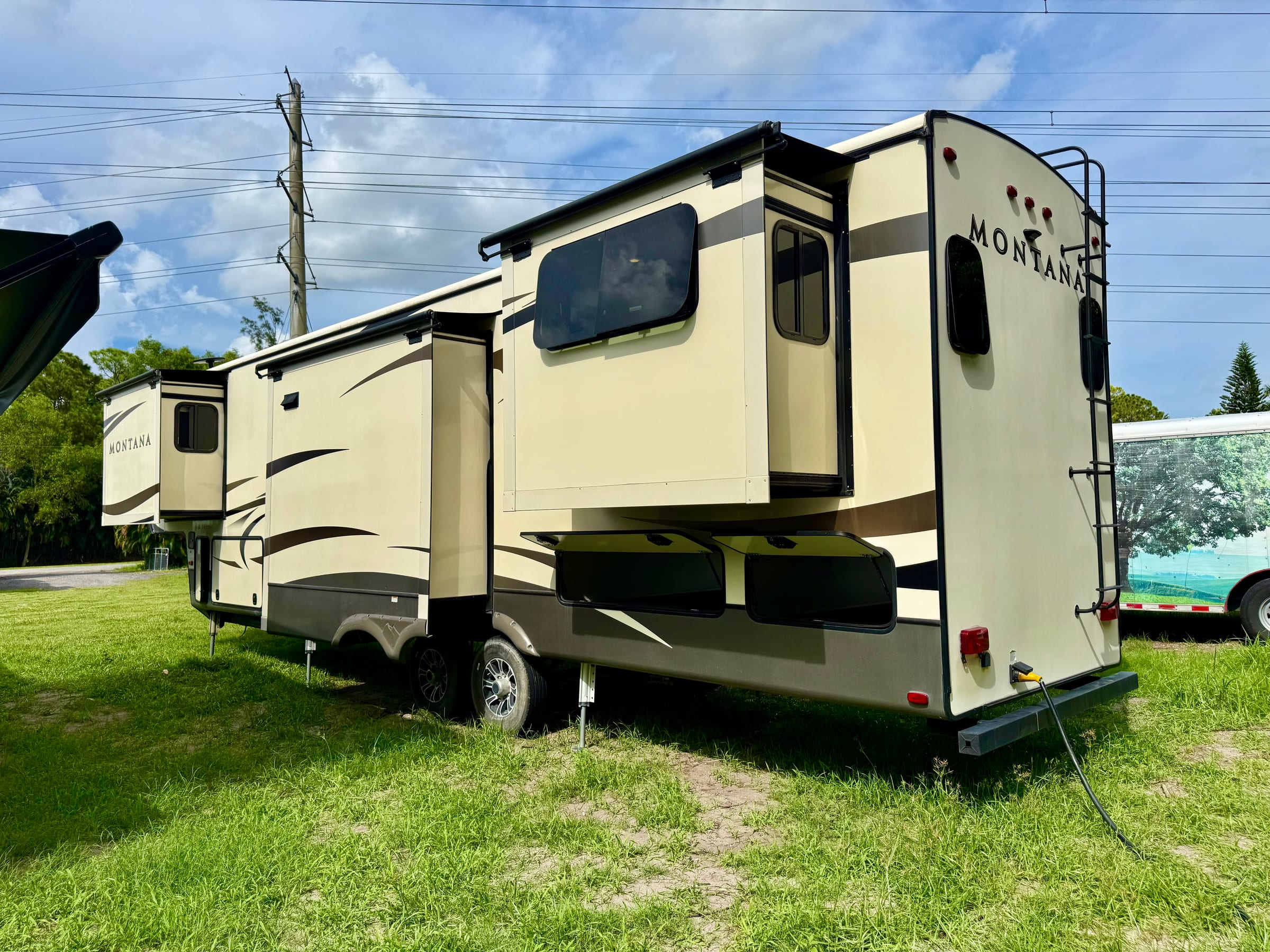 🔥 2017 Keystone Montana 3791RD🔥 — 3