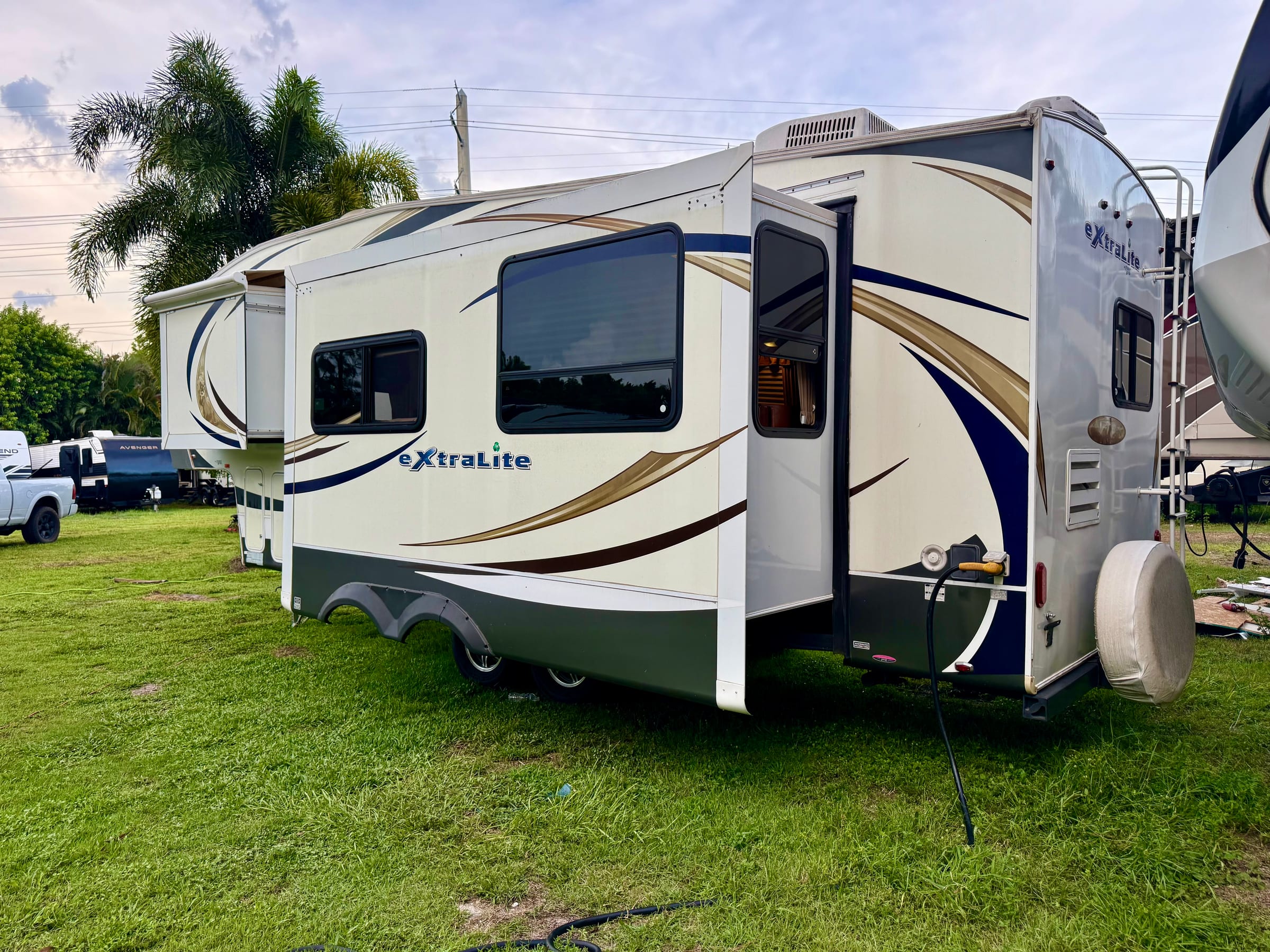 🚨 2013 Wildcat Extra Lite – 32 FEET 🚨 — 3