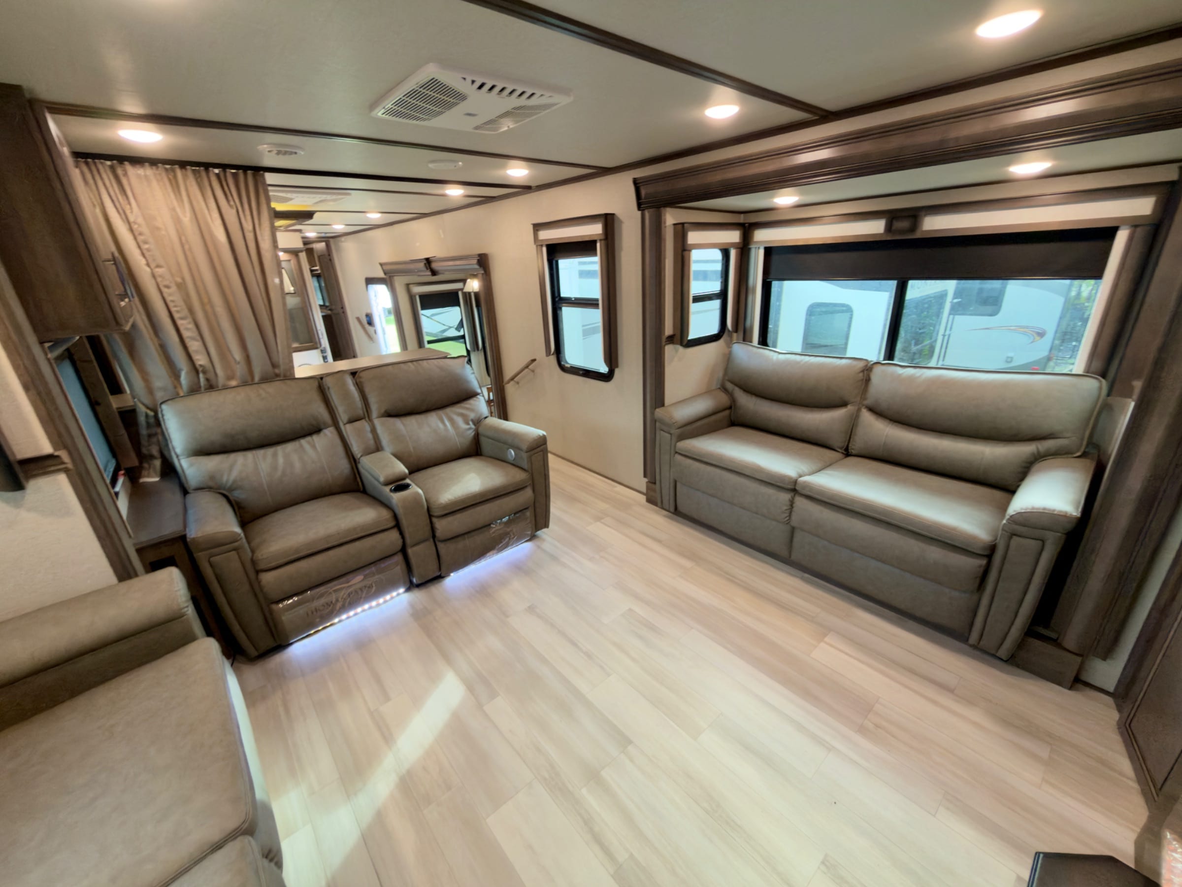 🔥 2022 Grand Design Solitude 🔥 — 11