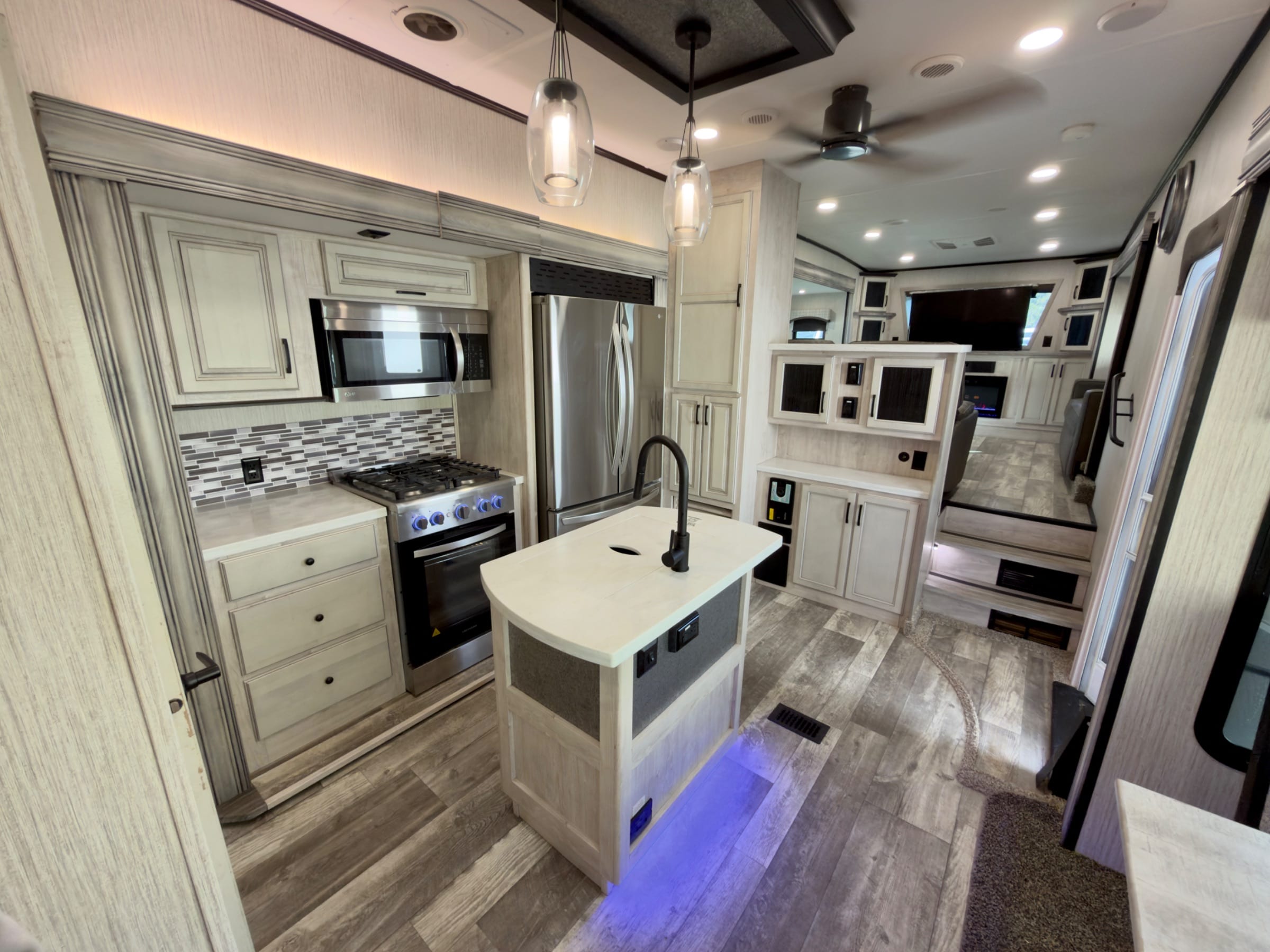 2022 Forest River Sandpiper 378FB — 9
