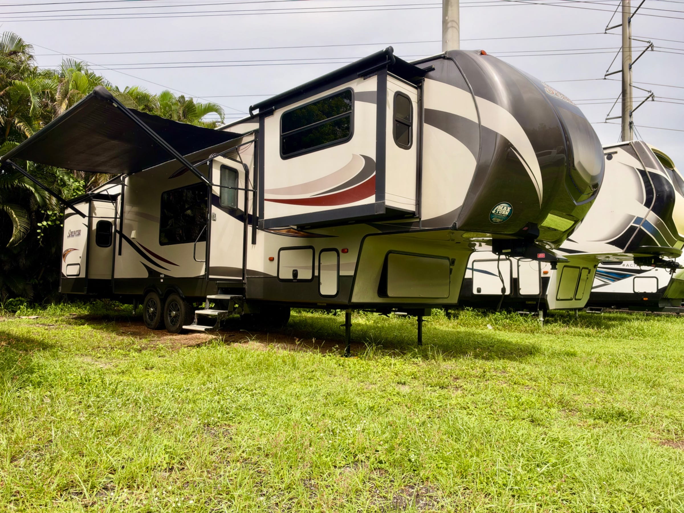 🚨2017 Keystone Sprinter🚨  Modelo: 334FWFLS — 1