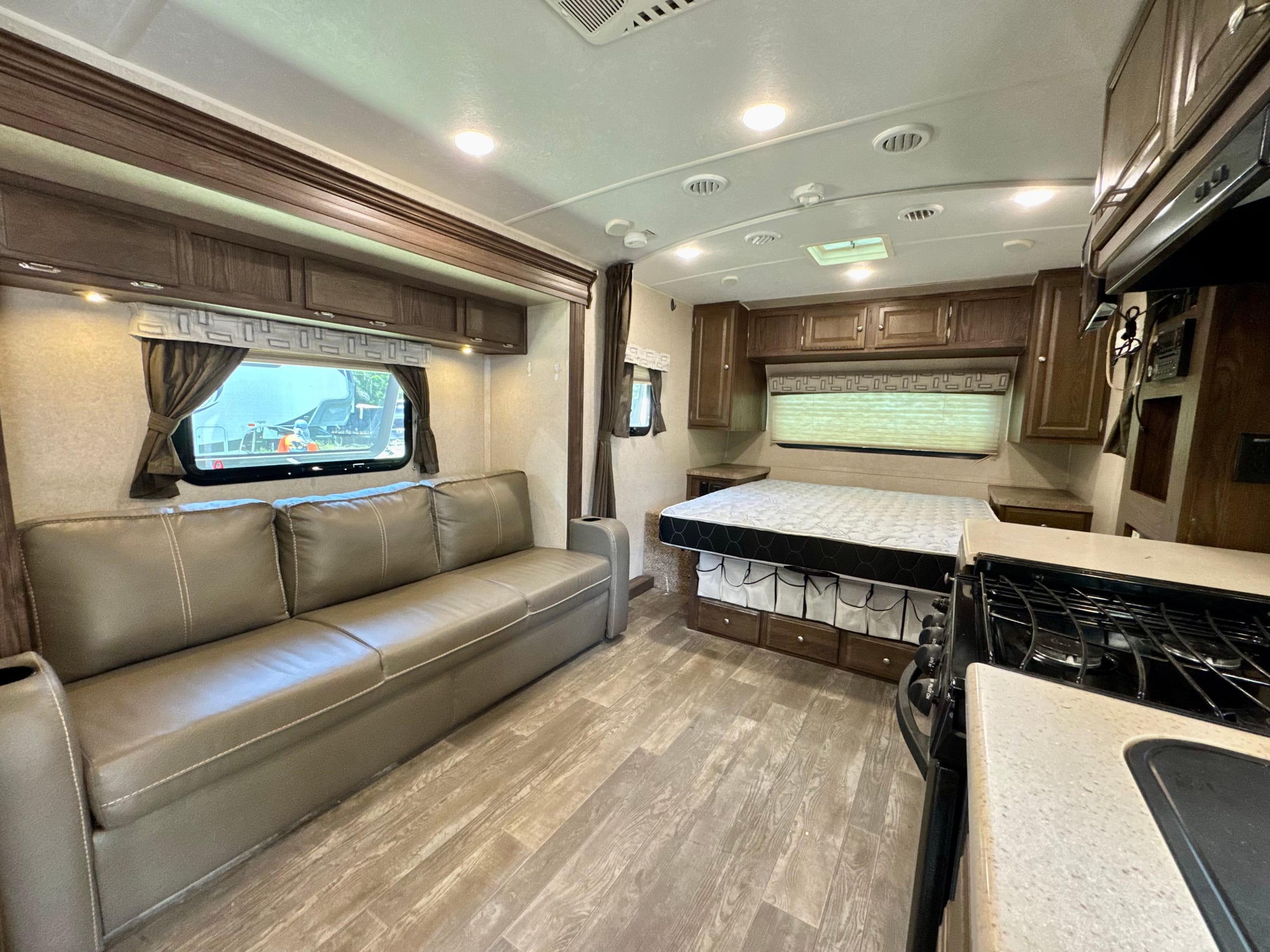 🚨 2019 Flagstaff Micro Lite🚨 — 10