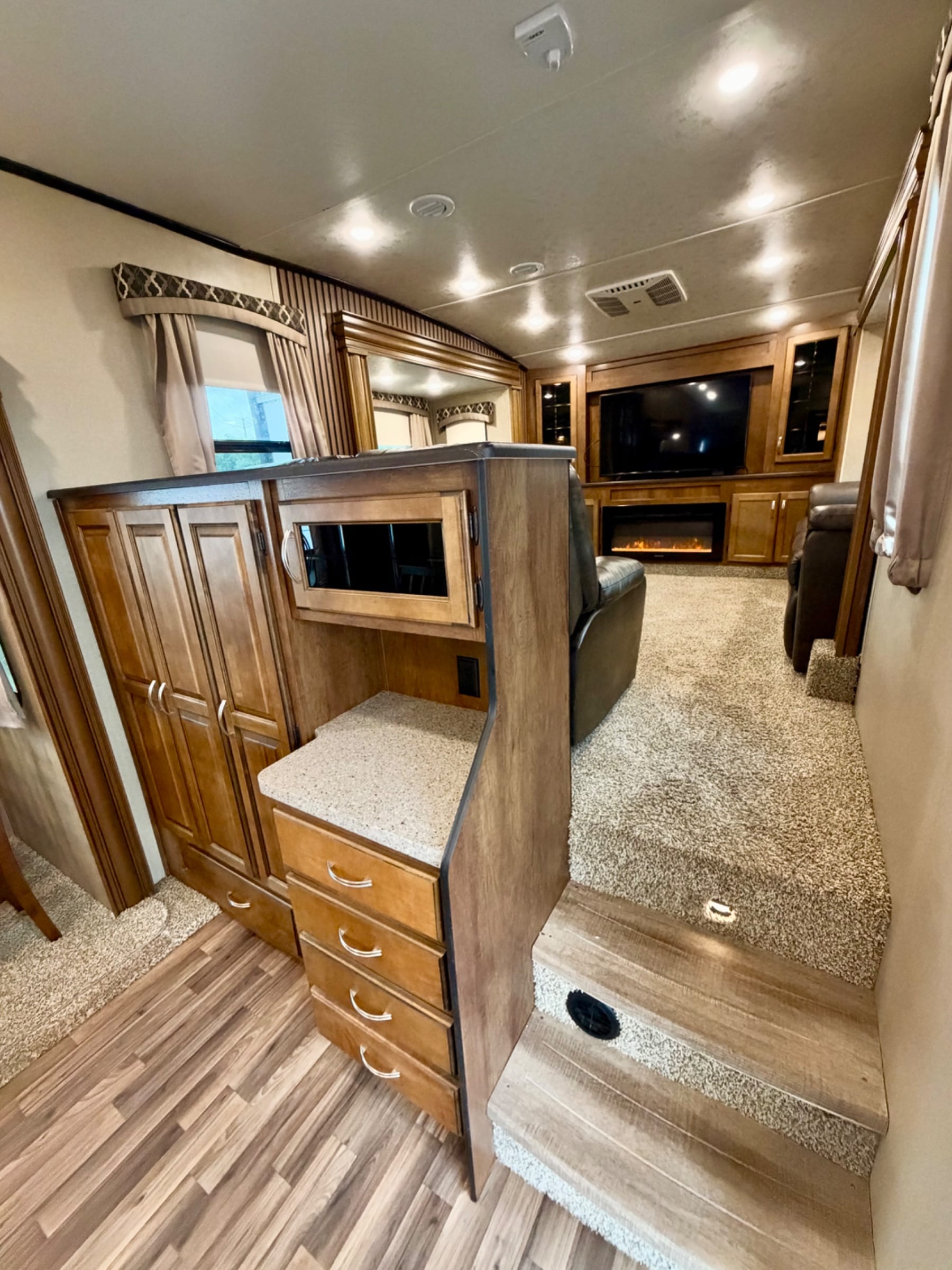  2018 Shasta Phoenix — 8