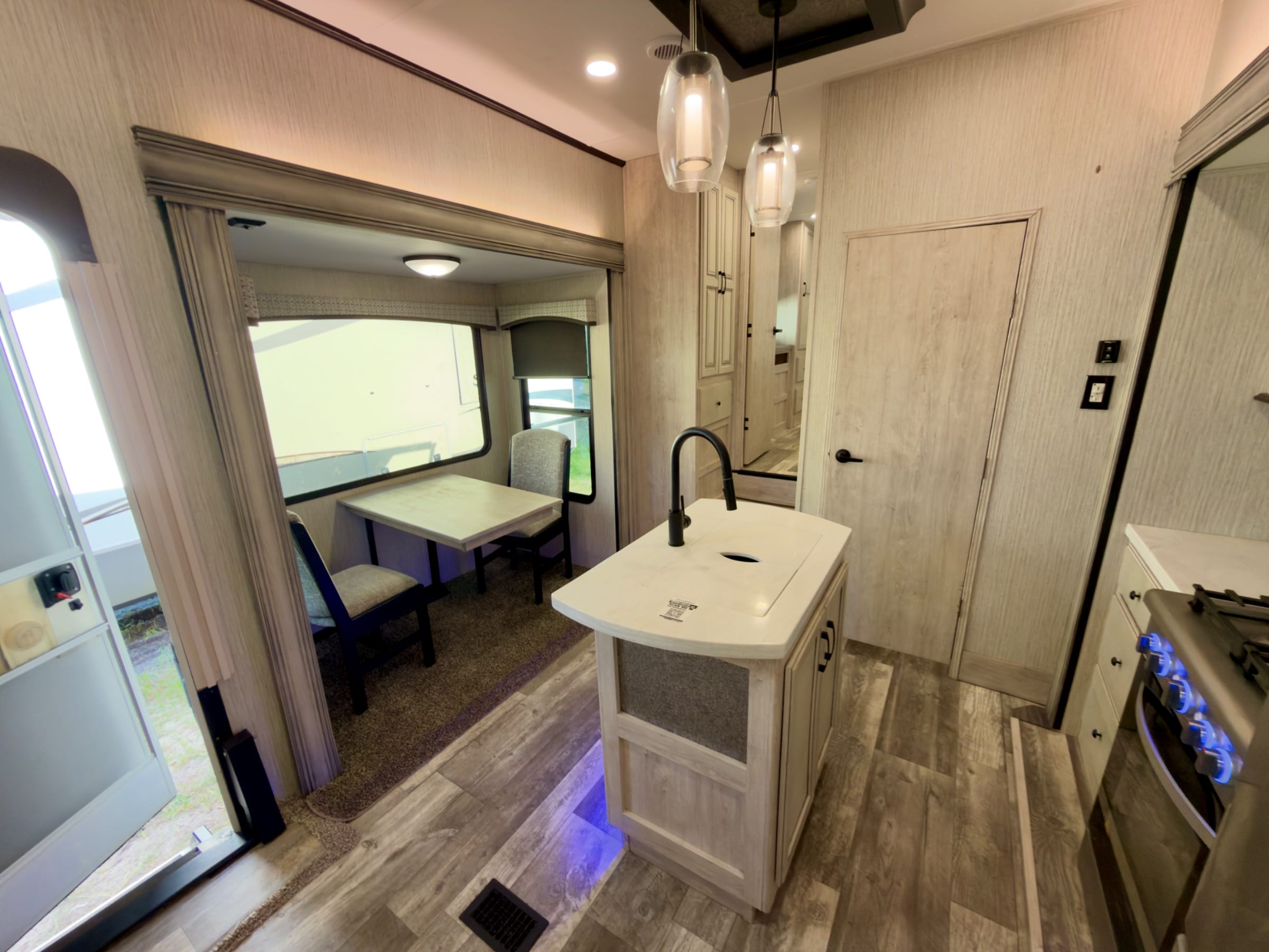 2022 Forest River Sandpiper 378FB — 7