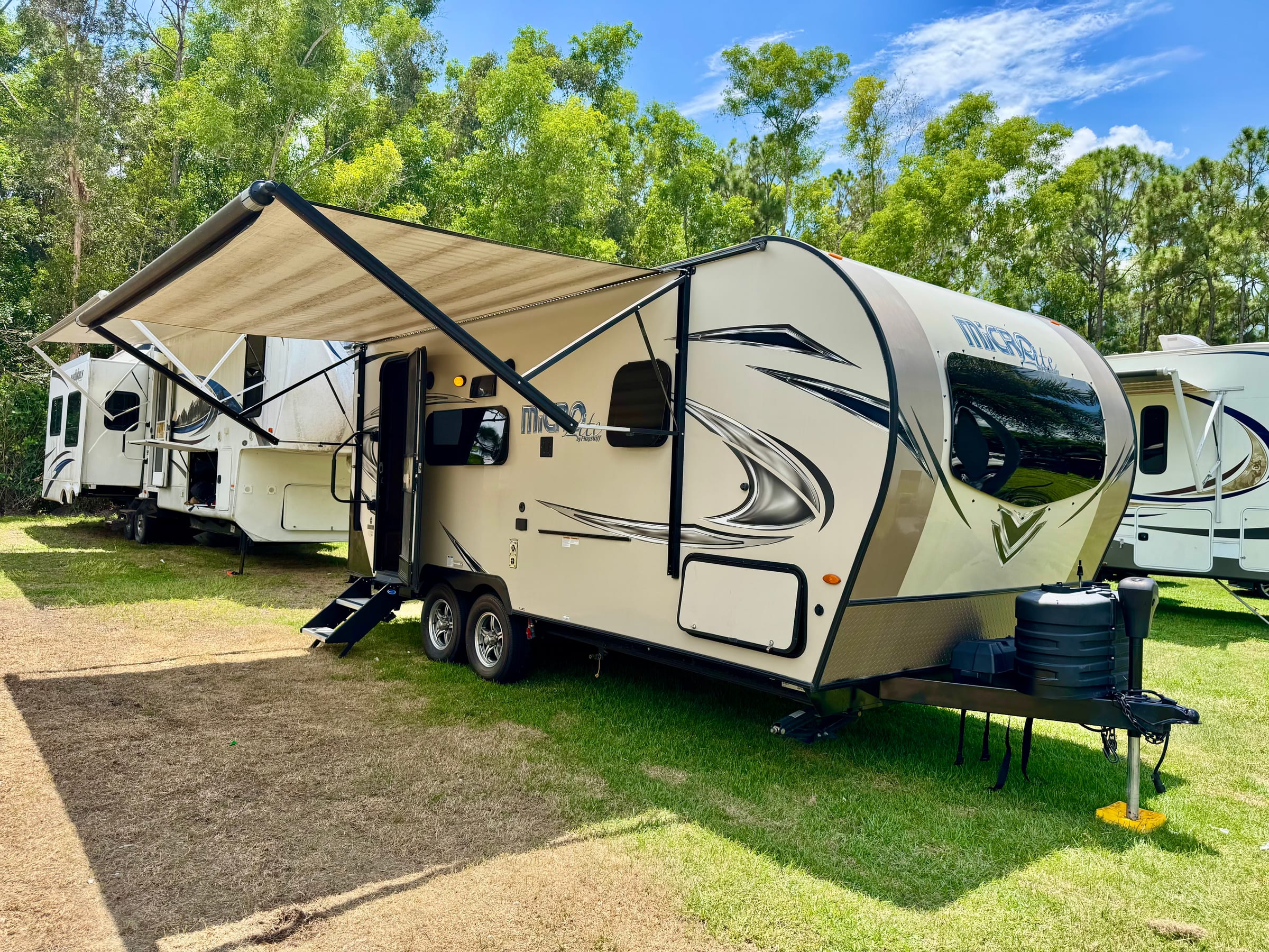 🚨 2019 Flagstaff Micro Lite🚨 — 19